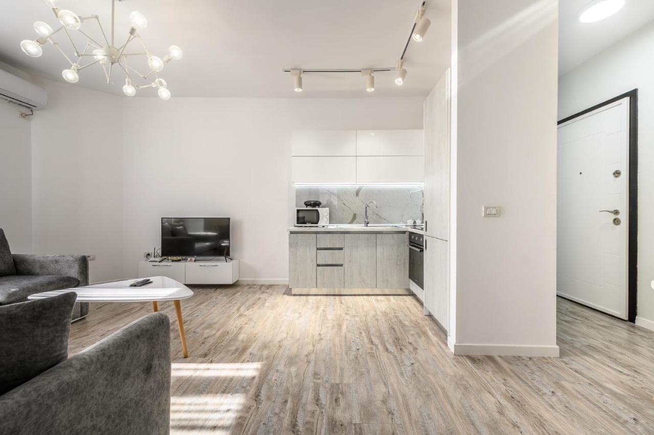 Miku Apartment-Modernly Designed Downtown Tirana Exterior foto