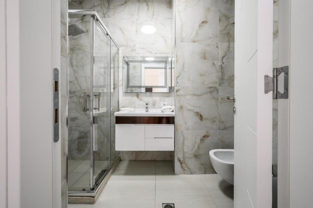 Miku Apartment-Modernly Designed Downtown Tirana Exterior foto